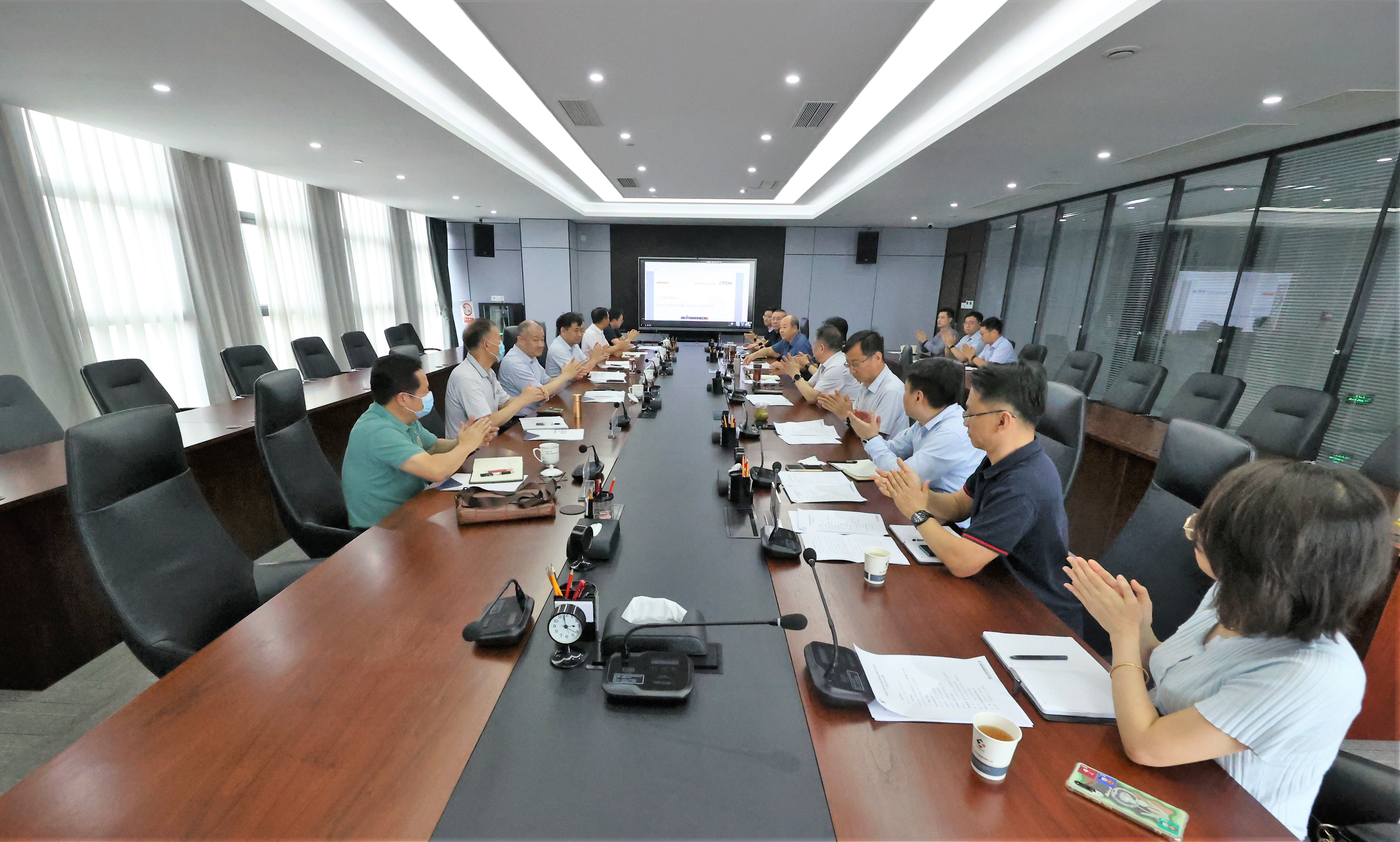 银娱优越会集团召开工业相助项目专题钻研会