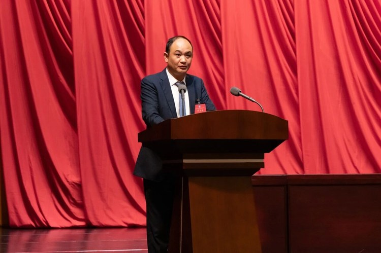 纽恩泰董事长赵密升在大会现场讲话